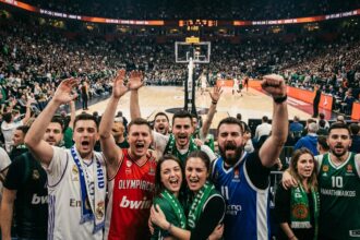 Fans passionnes de basketball EuroLeague dans les tribunes